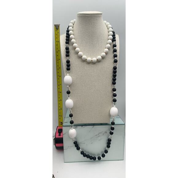 Vintage Lot Of 2 Monet Black White And Clear Beaded Necklaces 1 Long 1 Short - Picture 3 of 6